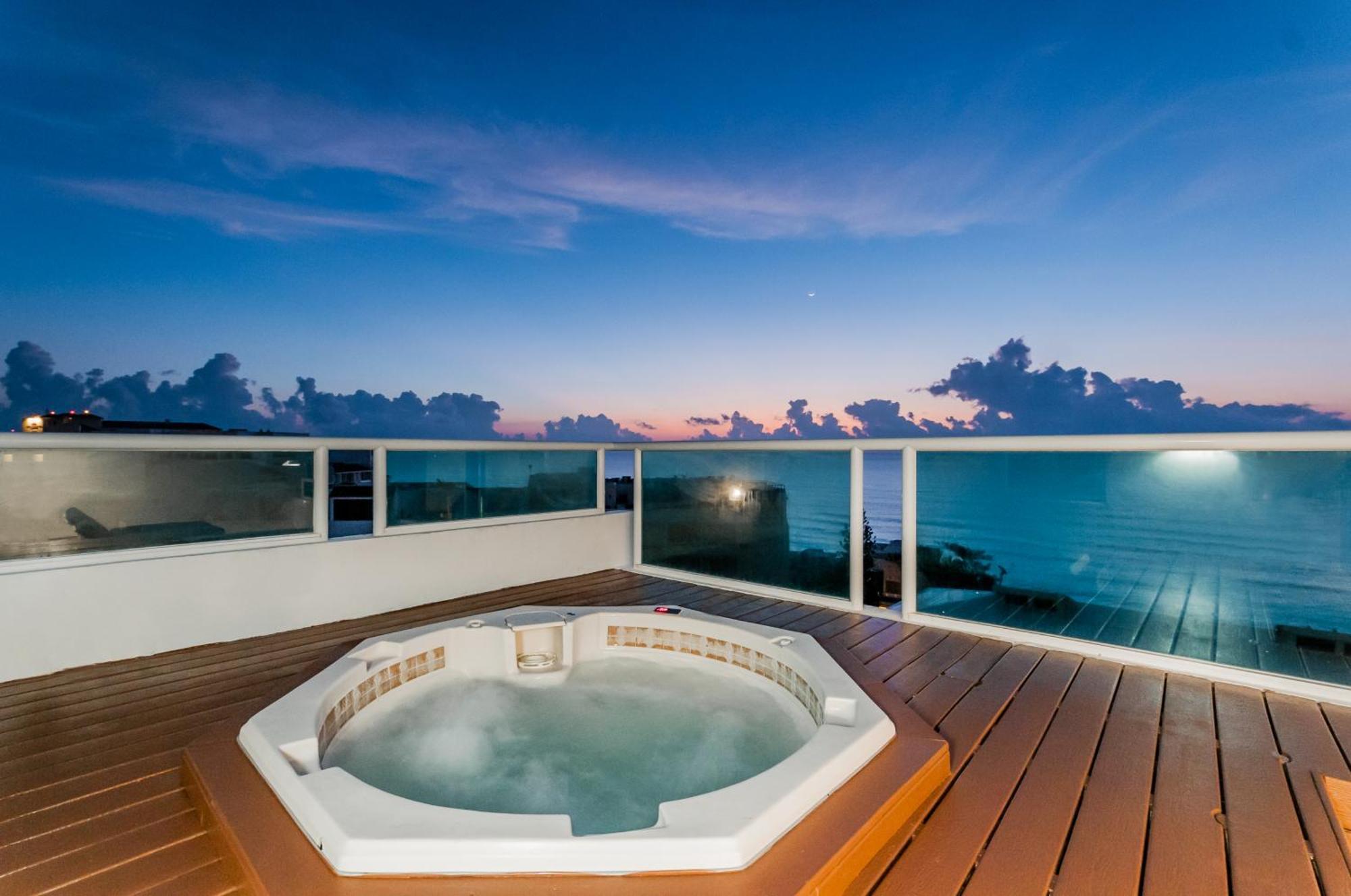 Brisas Beachfront Penthouses Cancún Exteriör bild