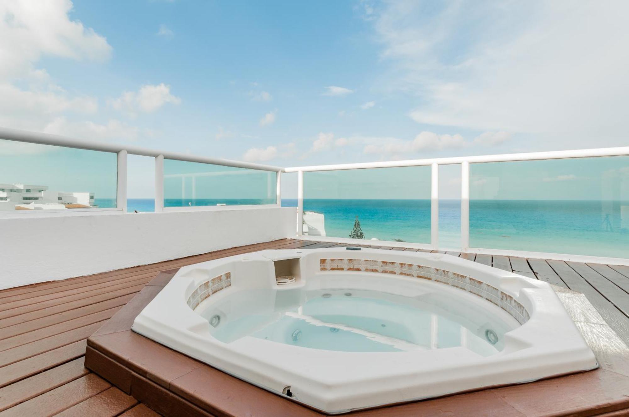 Brisas Beachfront Penthouses Cancún Exteriör bild